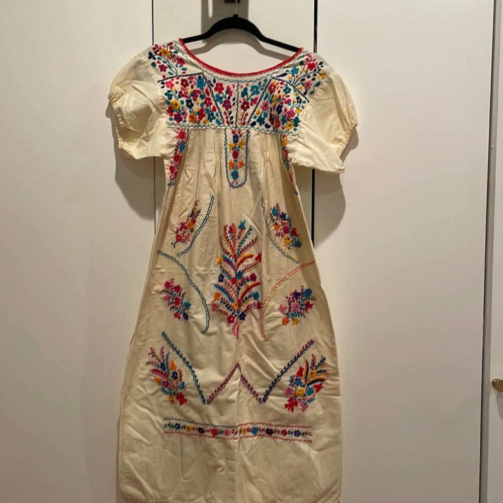 VINTAGE Embroidered Mexican Dress